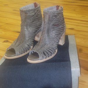 Size 9 Freebird by Steven BELA STONE MULTI